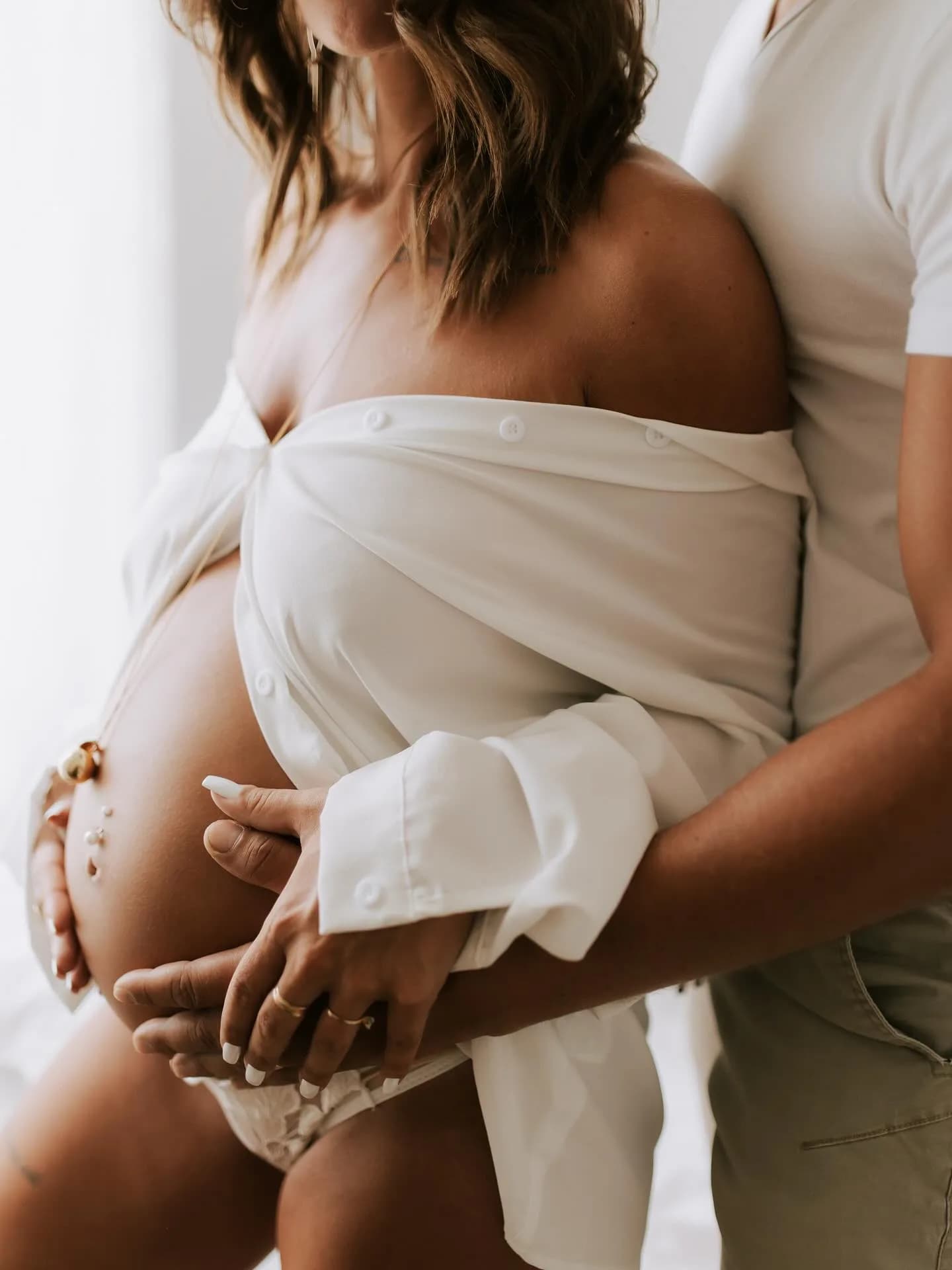 Portrait femme enceinte studio élégant